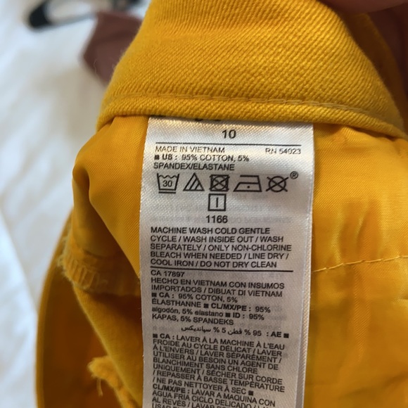 Old navy Pixie pants - Picture 6 of 8